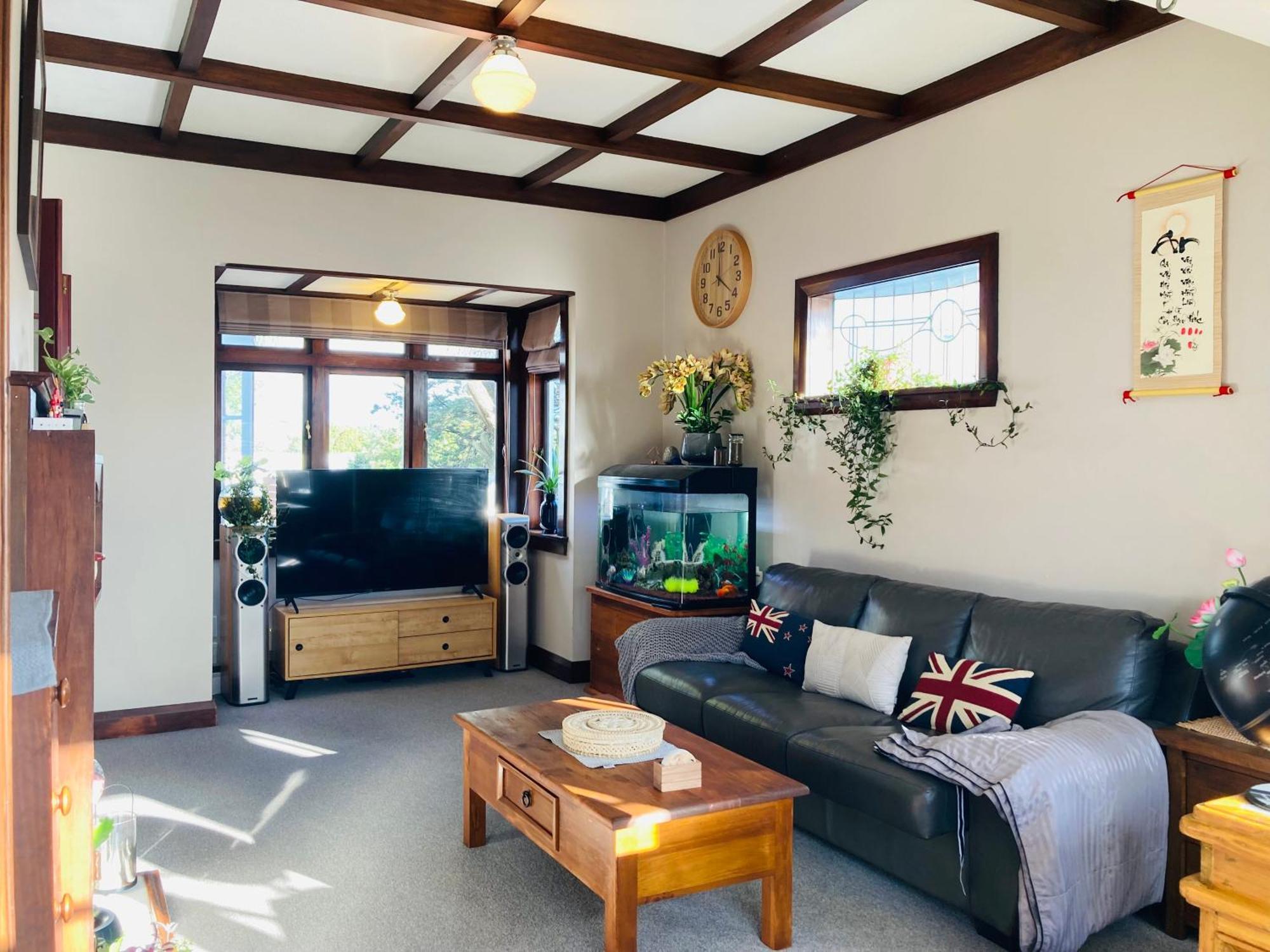 Spacious And Sunny Master Bedroom With Shared Bathrooms Auckland Exterior photo