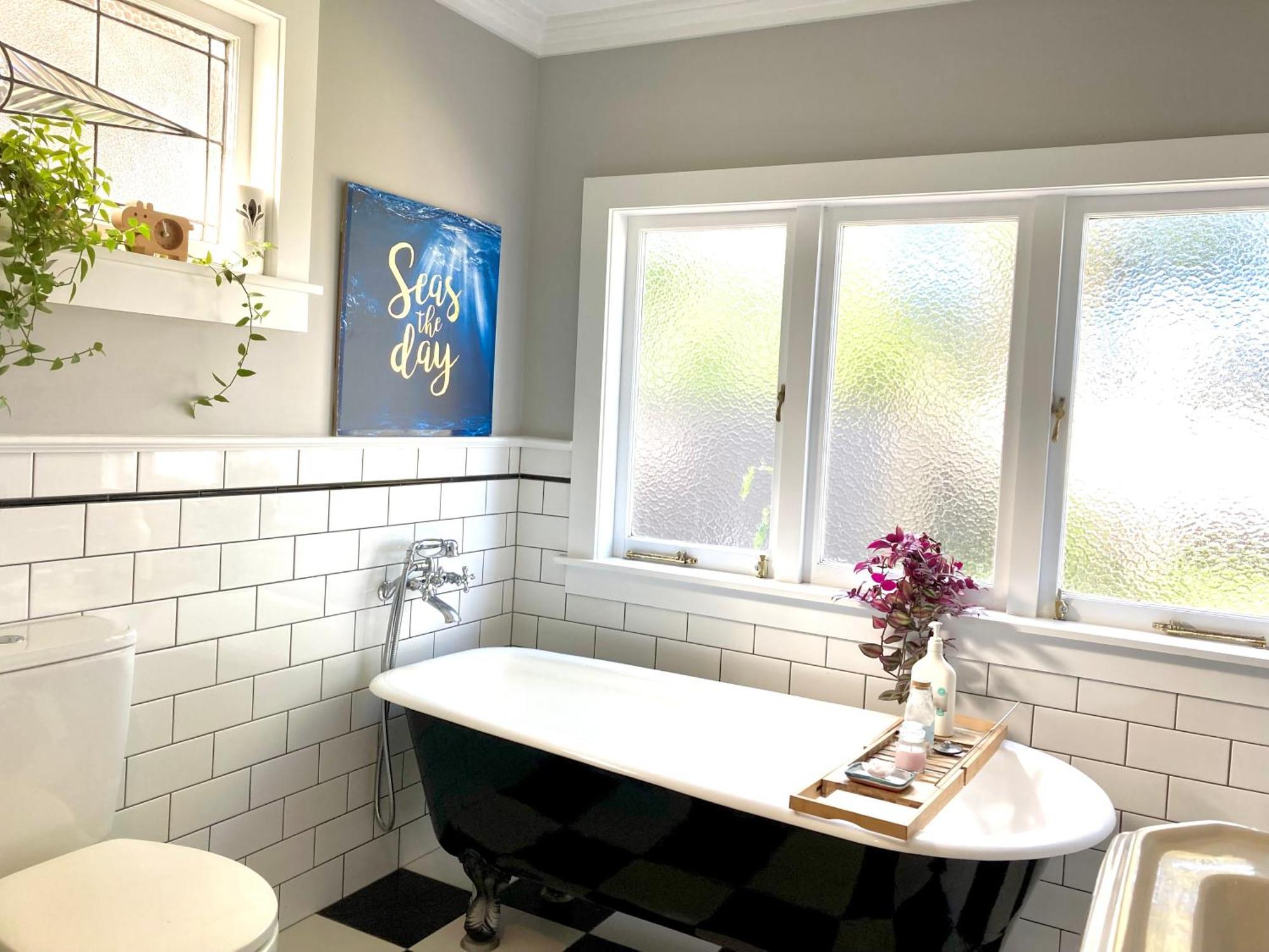 Spacious And Sunny Master Bedroom With Shared Bathrooms Auckland Exterior photo