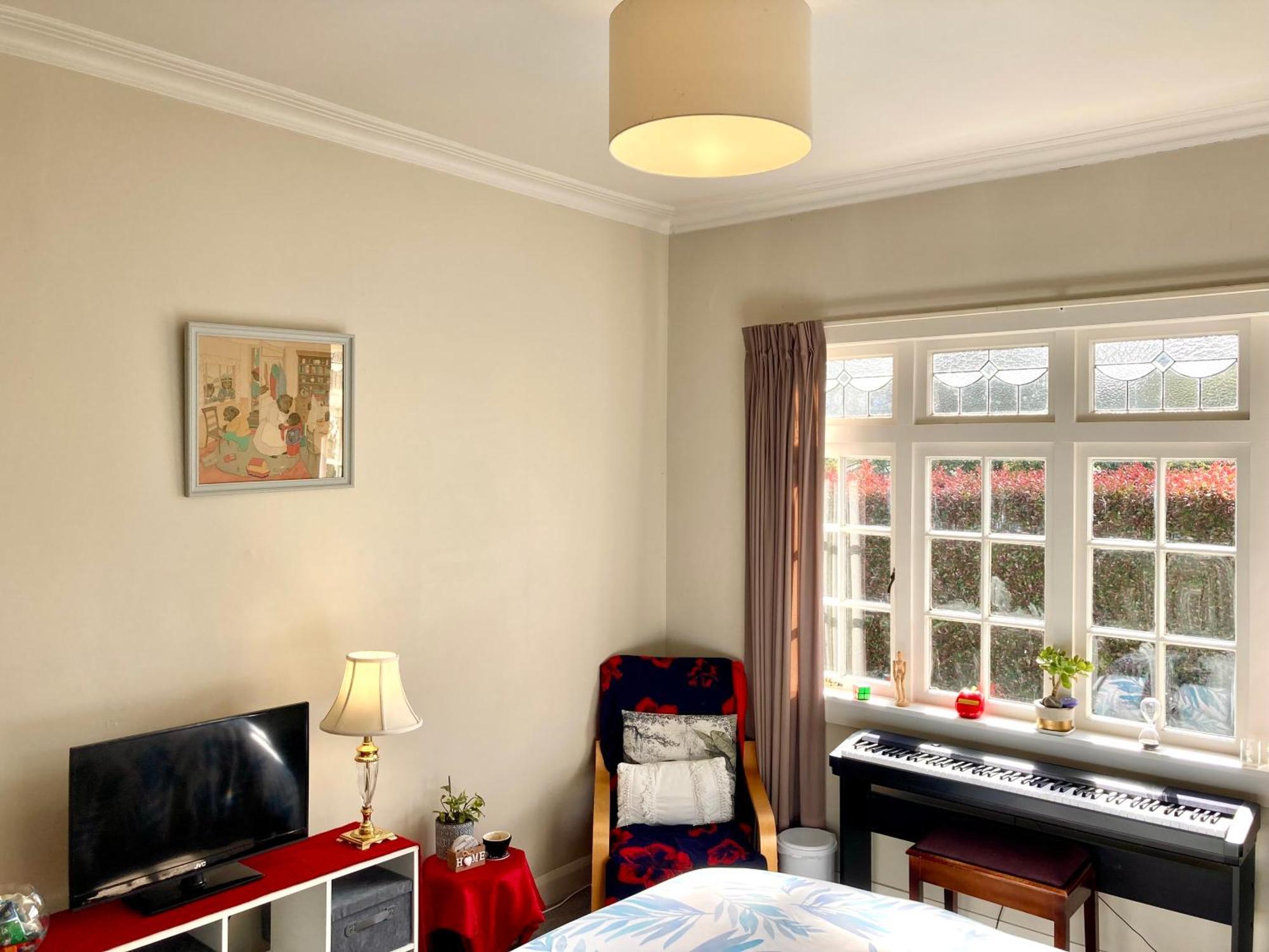 Spacious And Sunny Master Bedroom With Shared Bathrooms Auckland Exterior photo