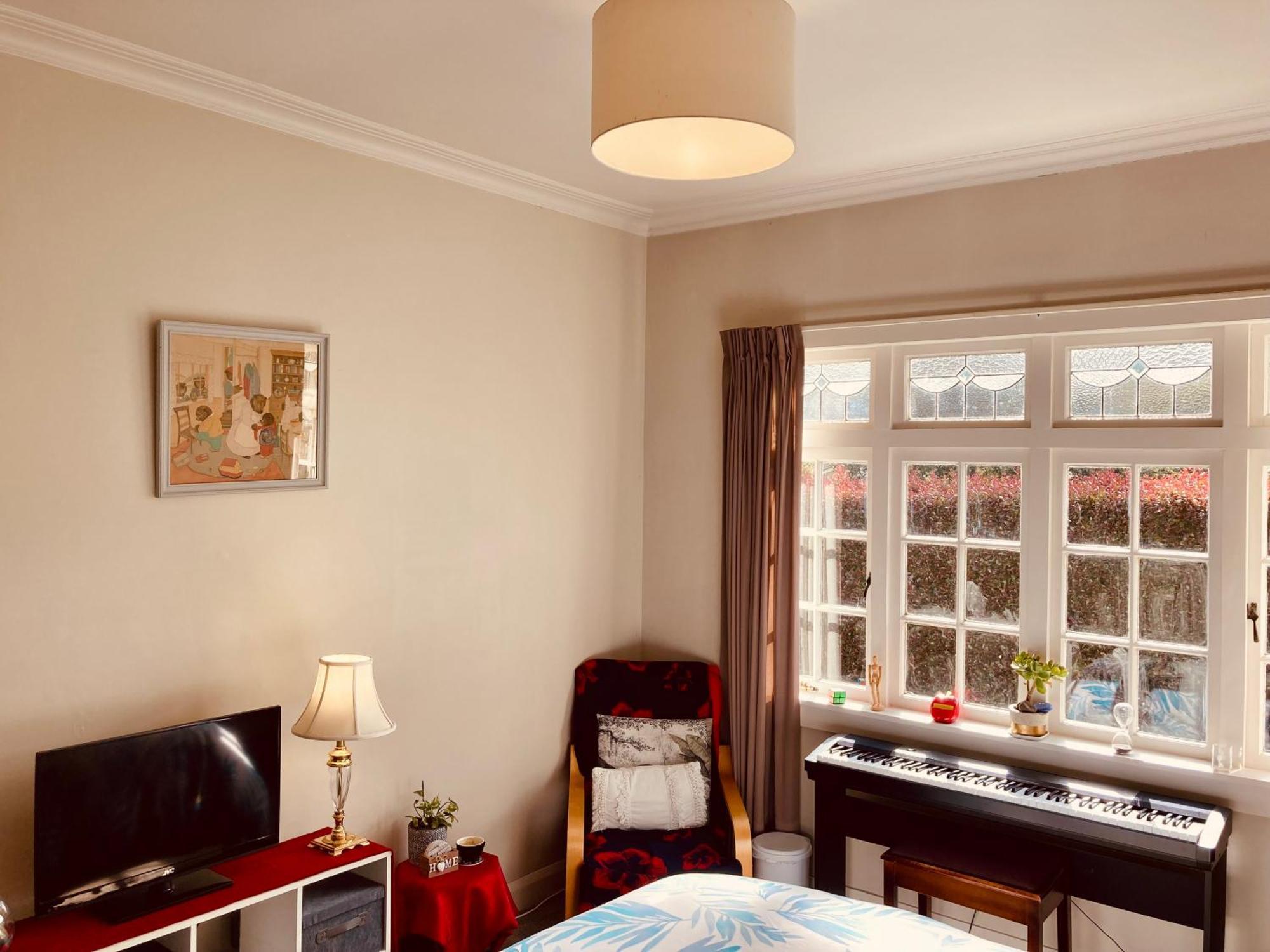 Spacious And Sunny Master Bedroom With Shared Bathrooms Auckland Exterior photo