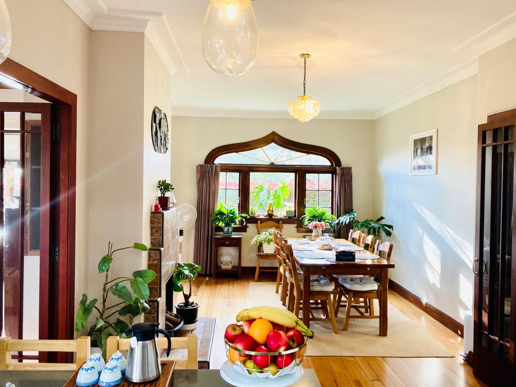 Spacious And Sunny Master Bedroom With Shared Bathrooms Auckland Exterior photo