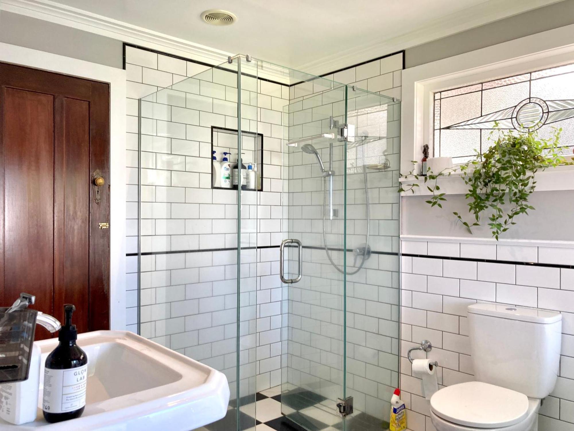 Spacious And Sunny Master Bedroom With Shared Bathrooms Auckland Exterior photo