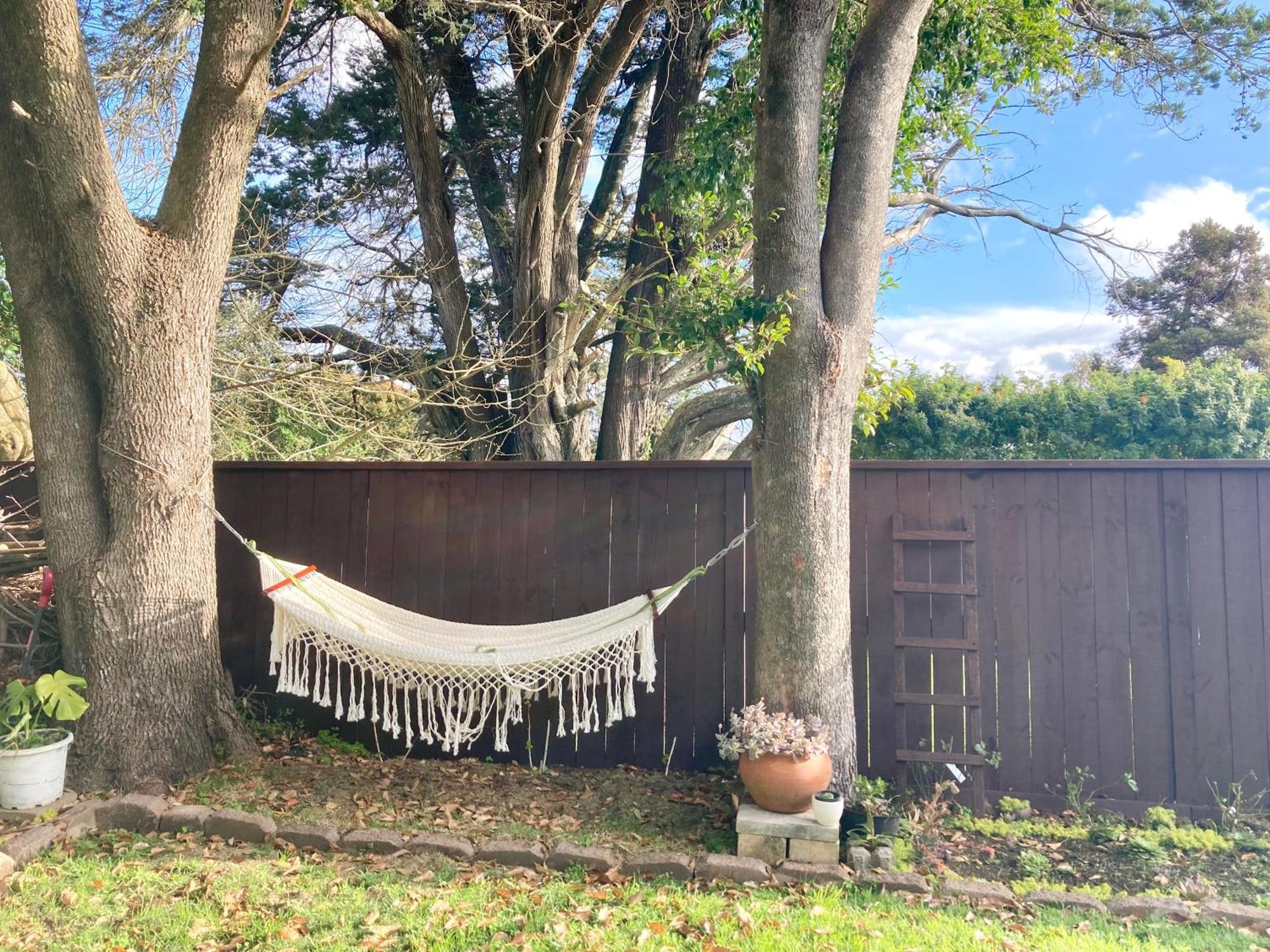 Spacious And Sunny Master Bedroom With Shared Bathrooms Auckland Exterior photo