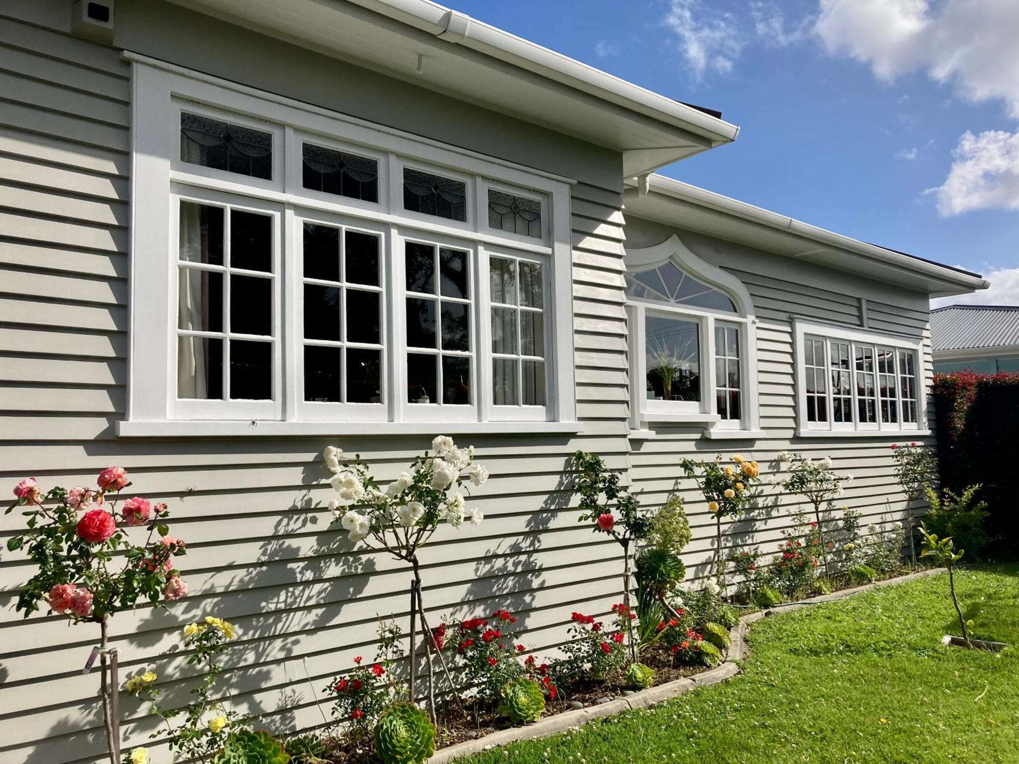 Spacious And Sunny Master Bedroom With Shared Bathrooms Auckland Exterior photo