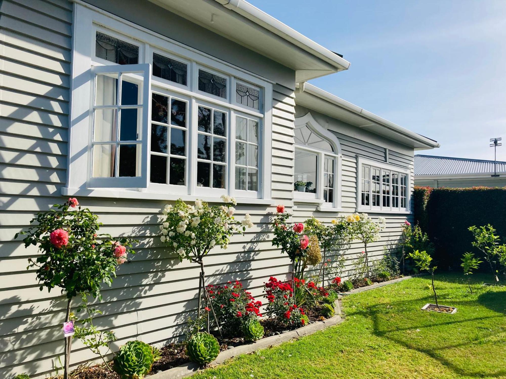 Spacious And Sunny Master Bedroom With Shared Bathrooms Auckland Exterior photo